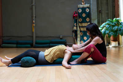 Knekoh in Yoga-Therapy Sessions